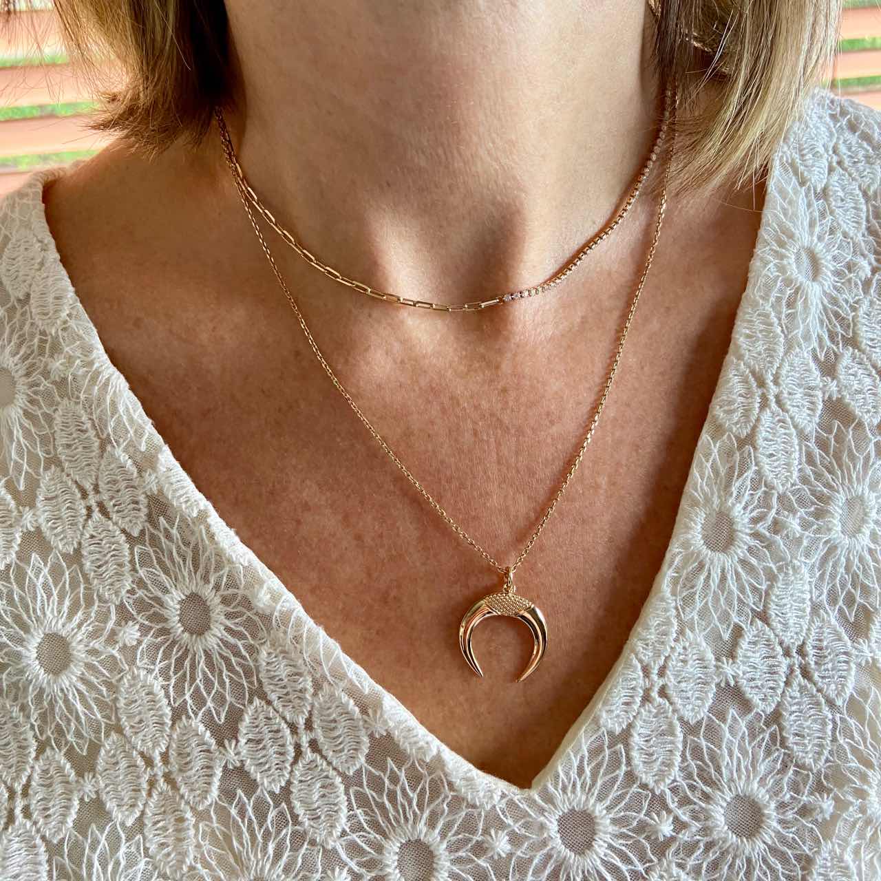 Collier pendentif croissant de lune plaqué or