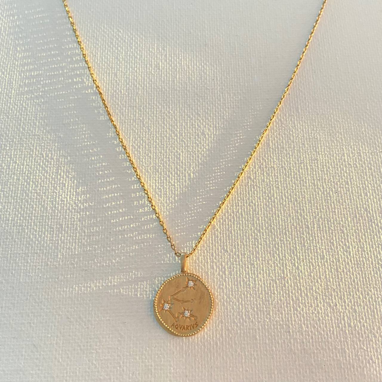 Collier pendentif verseau