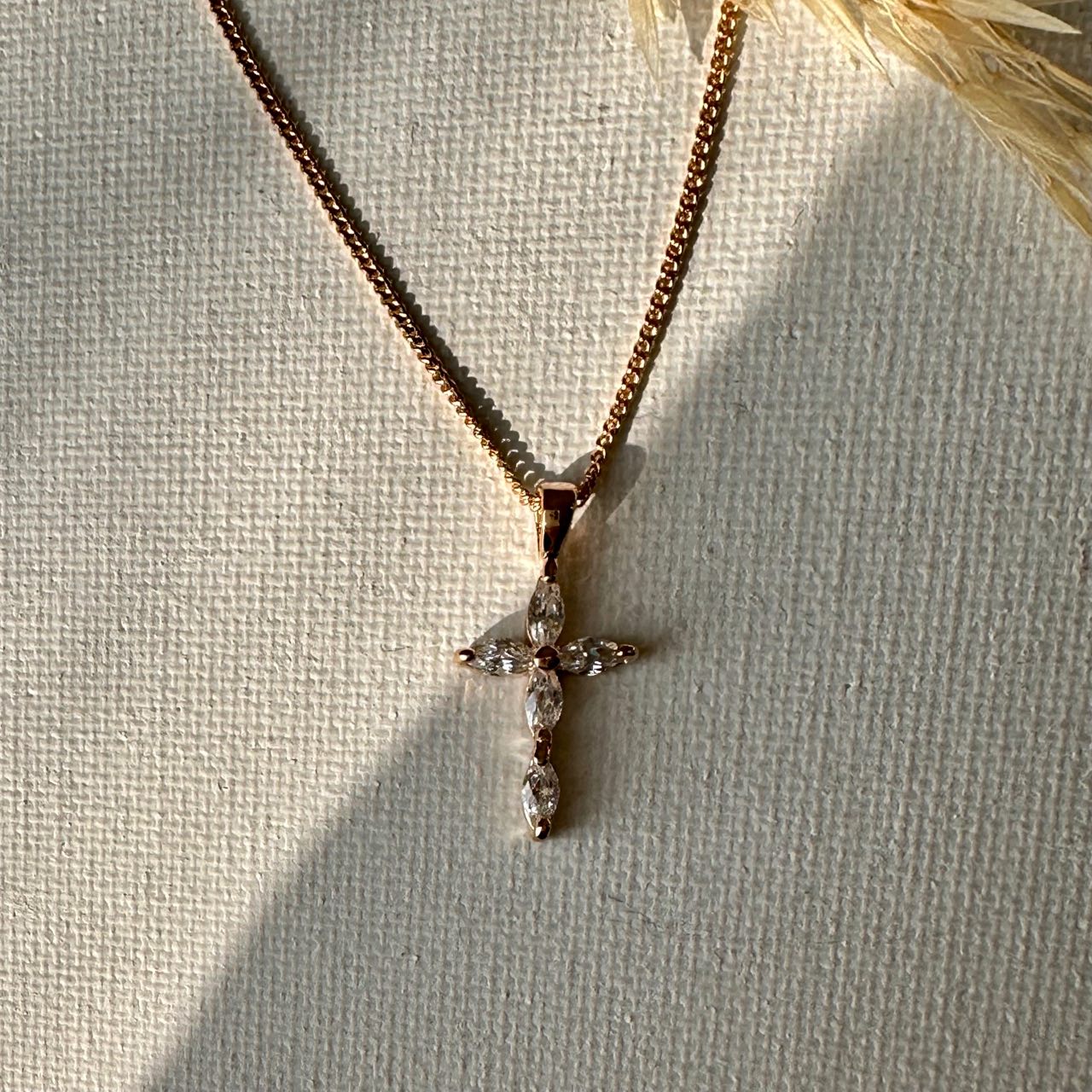 Collier croix élégant