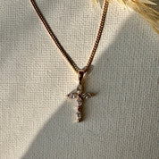 Collier croix élégant