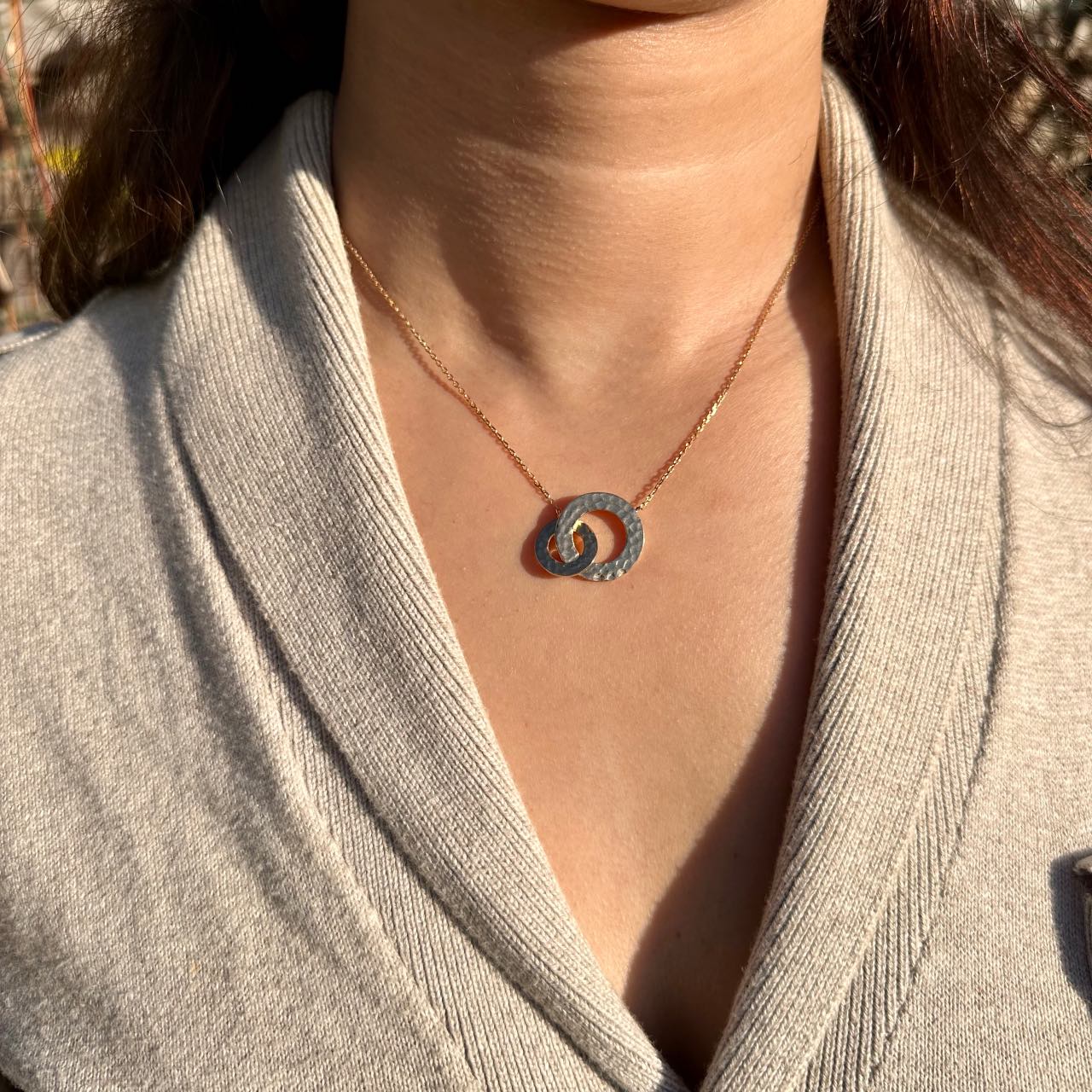 Collier plaqué or martelé brillant