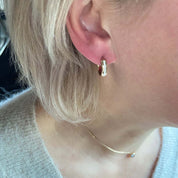 créoles plaqué or émail blanc