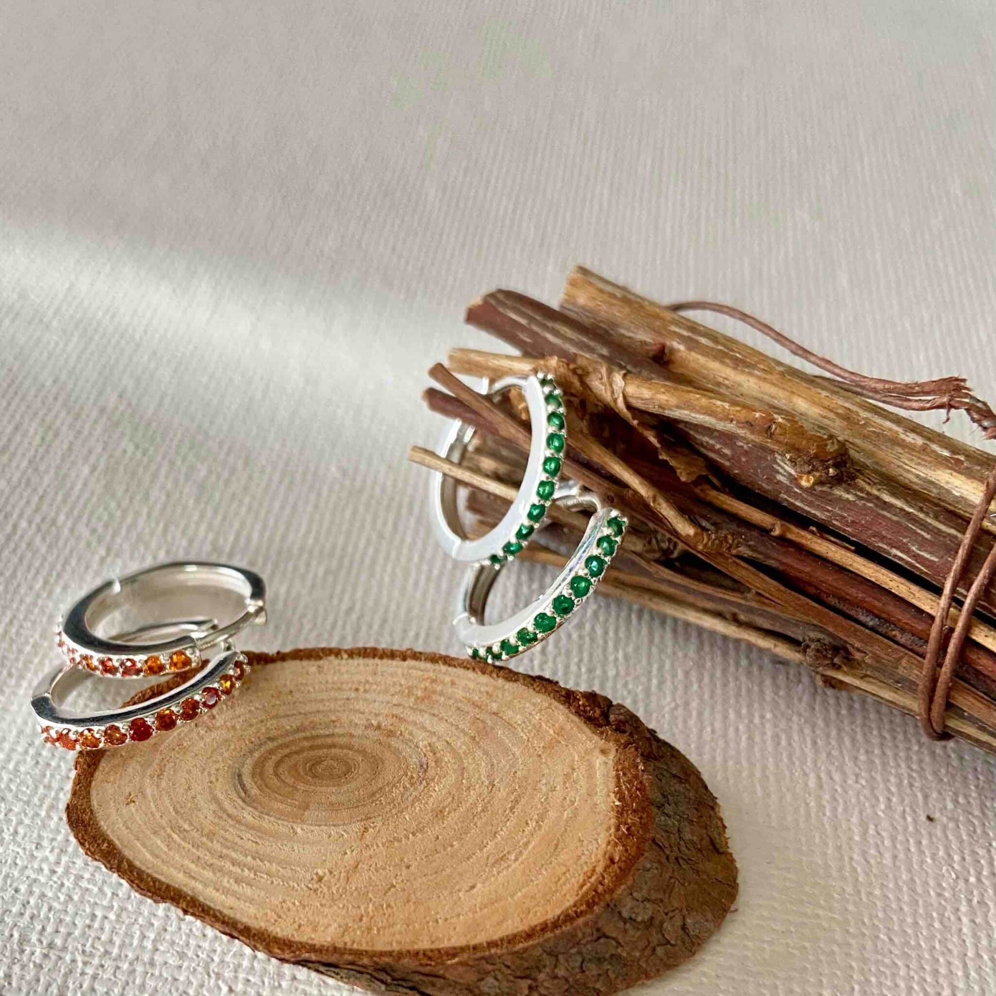 Très belle boucles d'oreilles créoles argent 925 et oxydes de zirconium de couleur verte