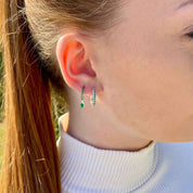 très belle boucles d'oreilles avec de très beaux oxydes de zirconium de couleur verte
