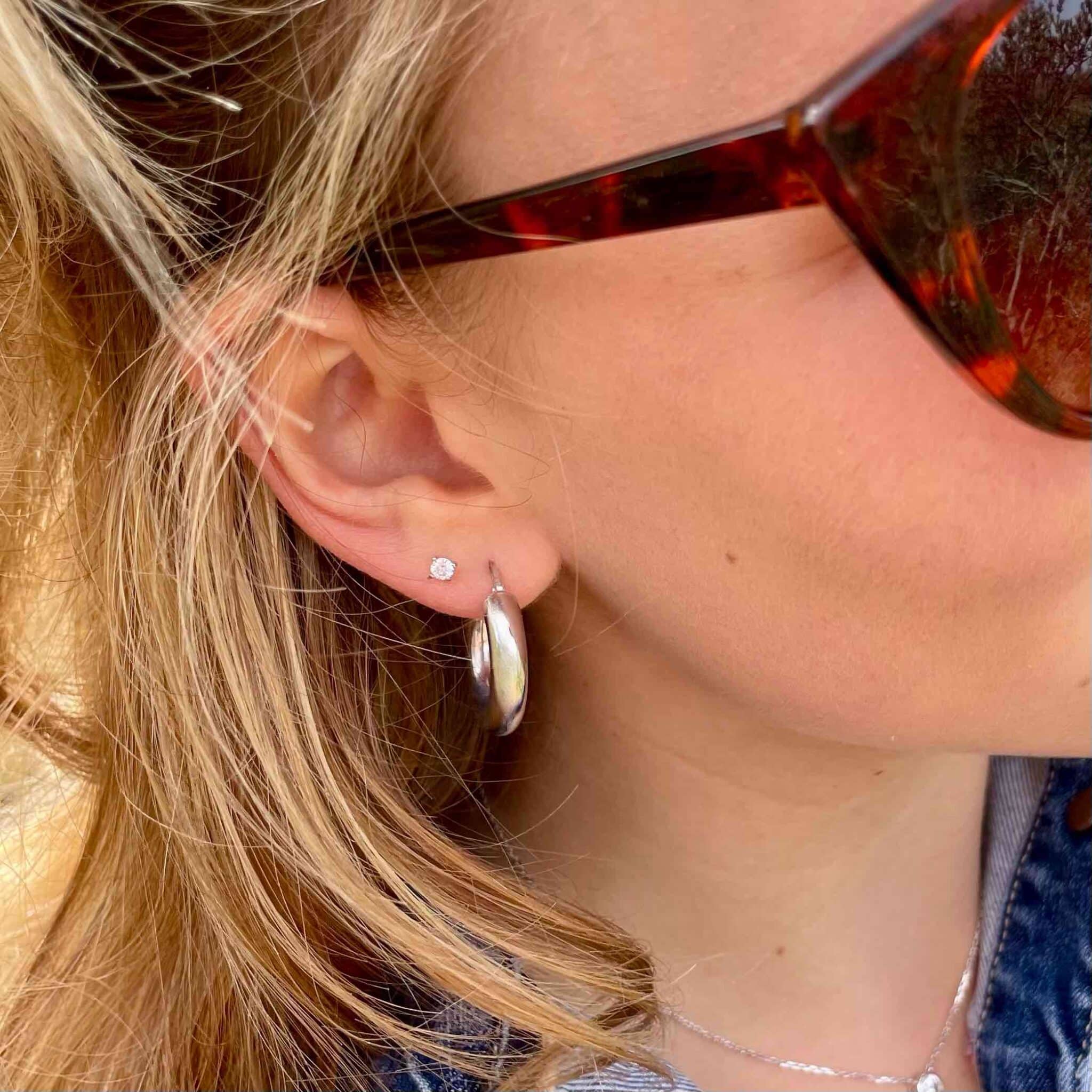 Zirconium rond serti 4 agriffes en argent