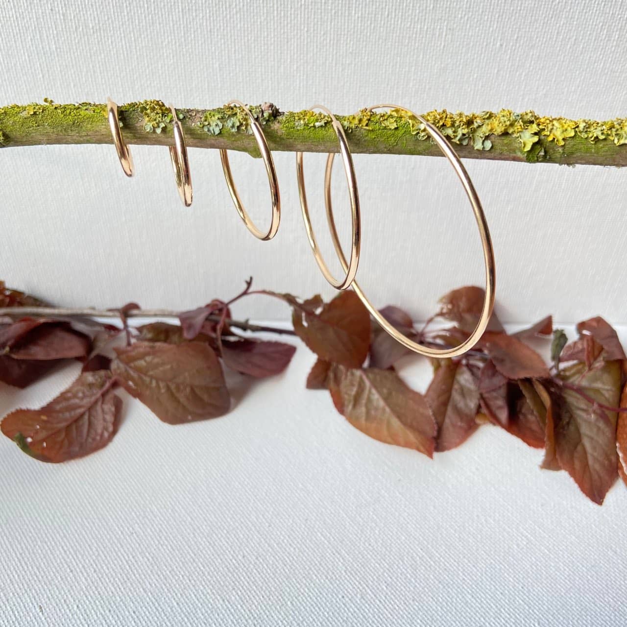 créoles fines plaqué or en différentes tailles