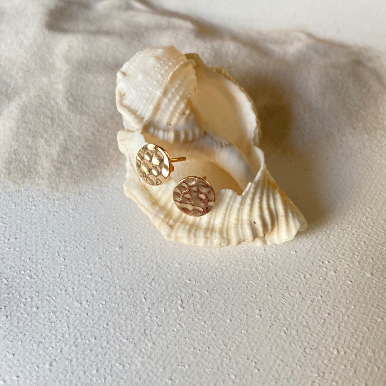 boucles puces martelées plaqué or