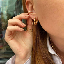 petite bague d'oreille plaqué or un anneau ouvert avec des oxydes de zirconium