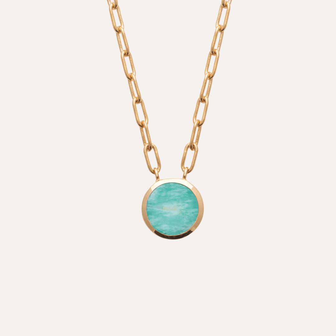 gros plan collier pierre amazonite
