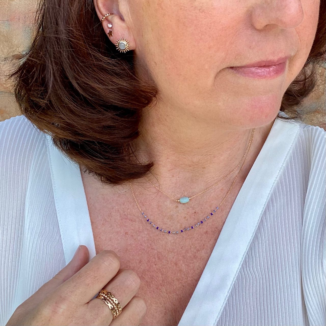 collier double rang plaqué or avec perles bleues