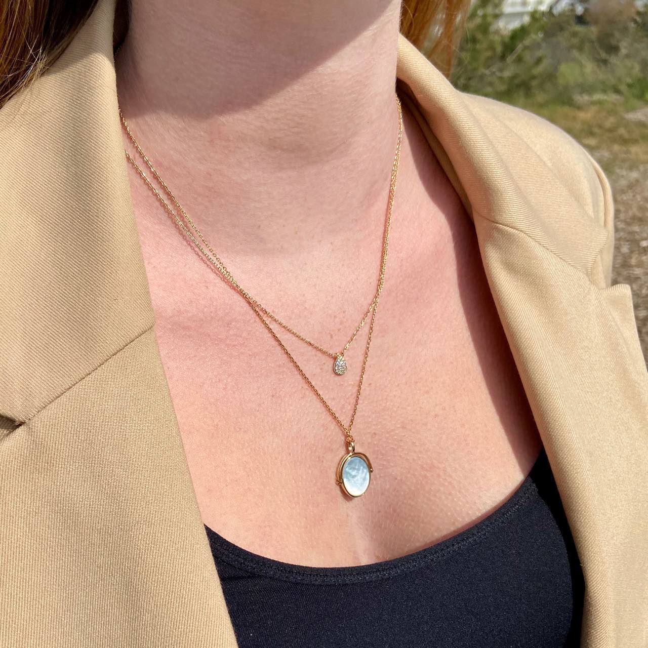 Collier plaqué or goutte d'eau et zircons