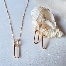 Collier et boucles plaqué or anneaux ovales et zirconiums