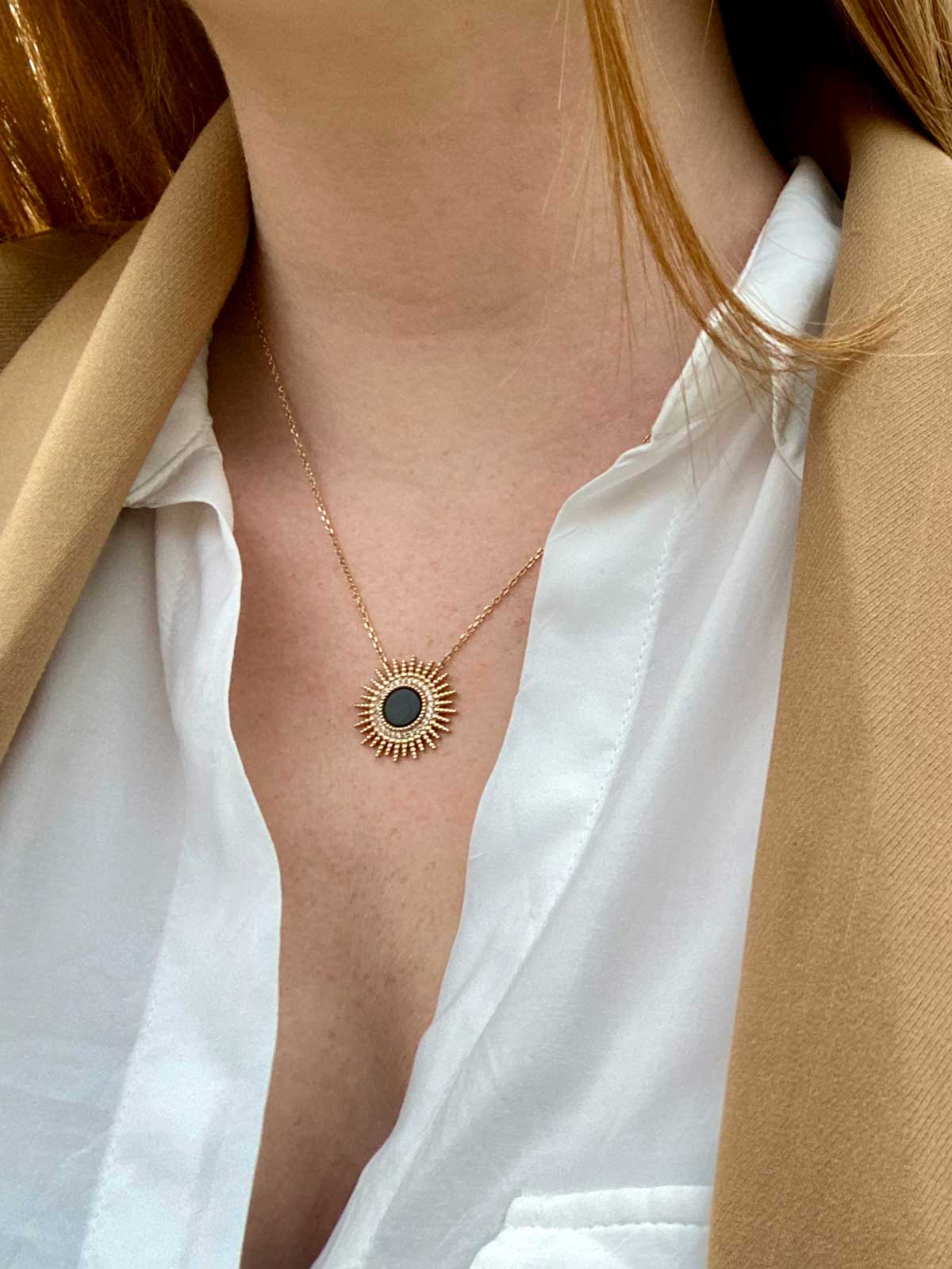 Collier plaqué or agate noire