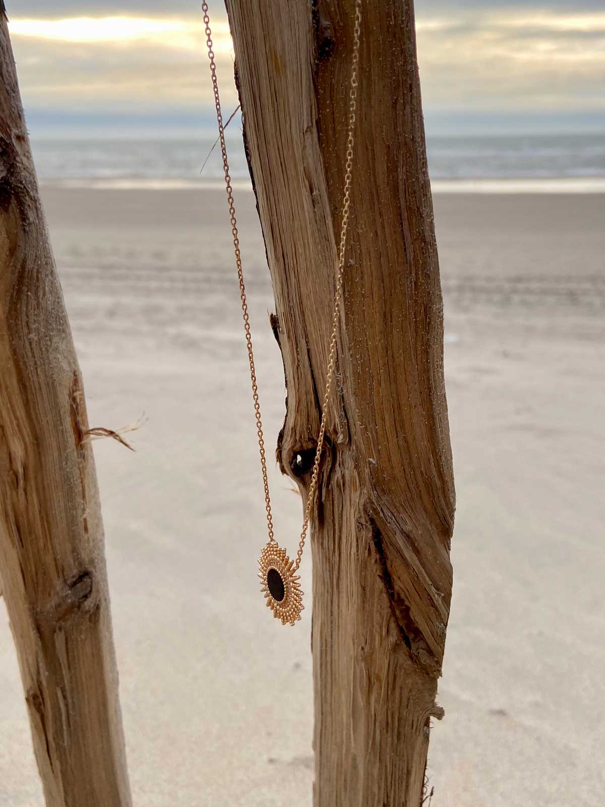 Collier plaqué or Soleil décor plage