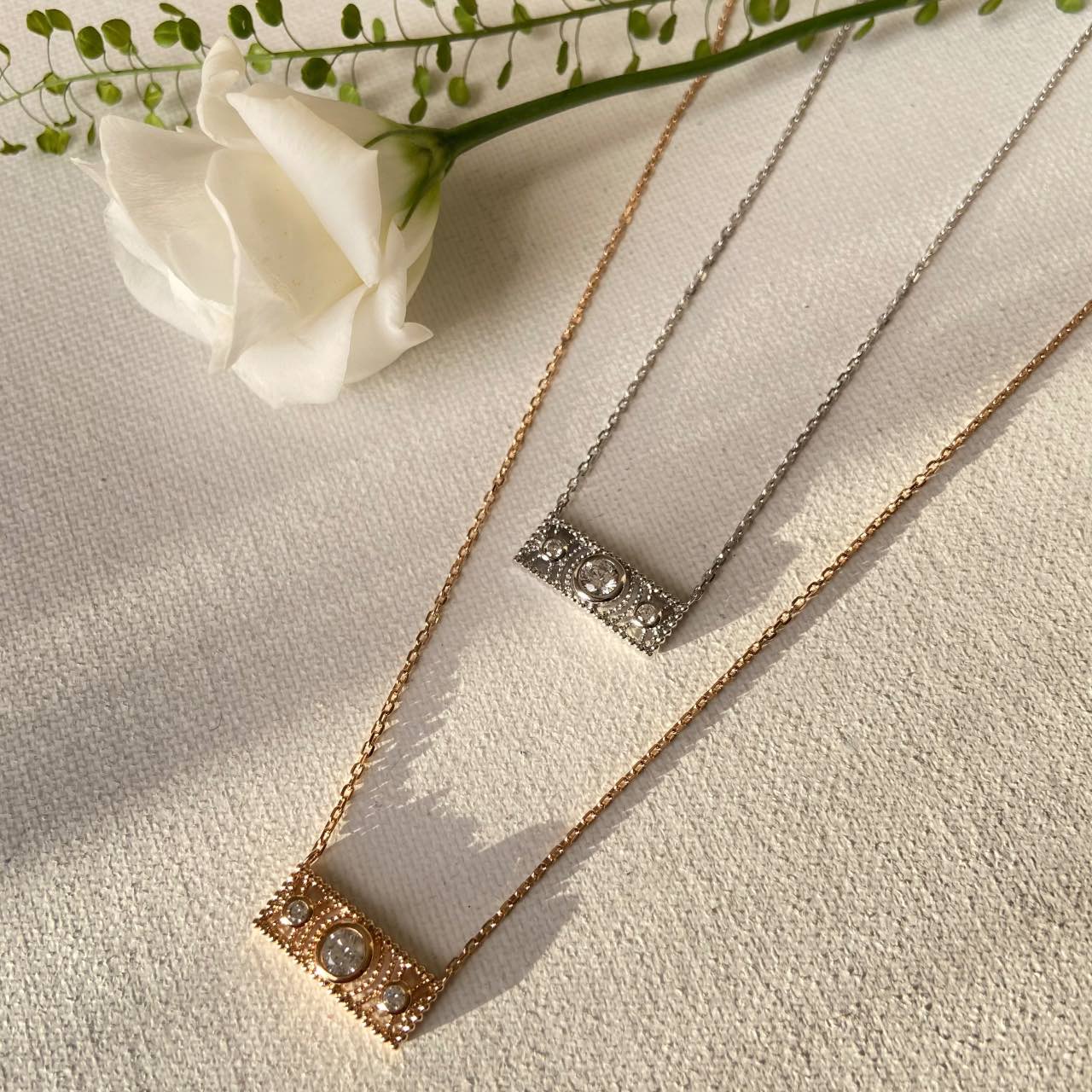 Composition de 2 colliers barette argent et plaqué or