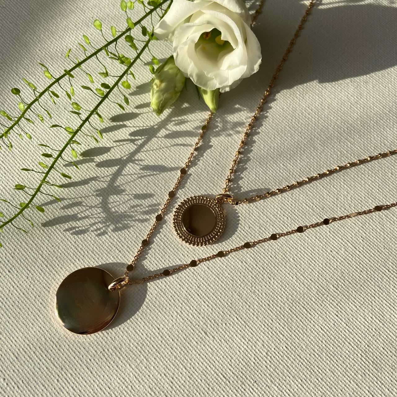 Colliers avec Pendentif médaille perlée plaqué or