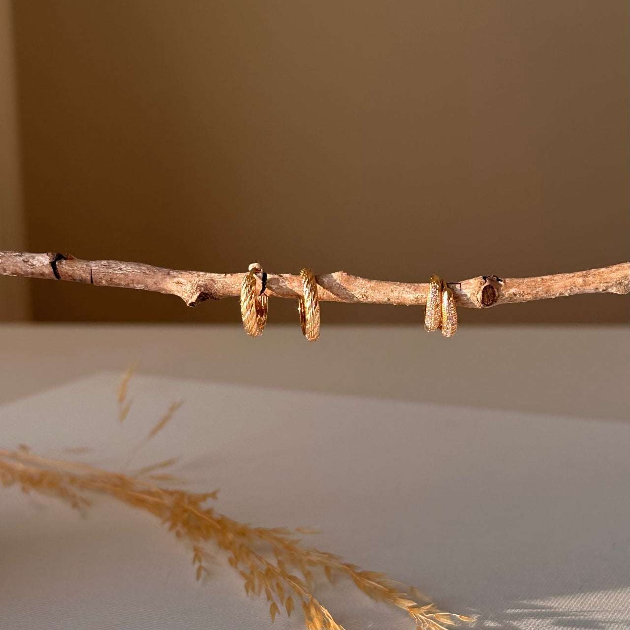 Petites créoles plaqué or torsadées