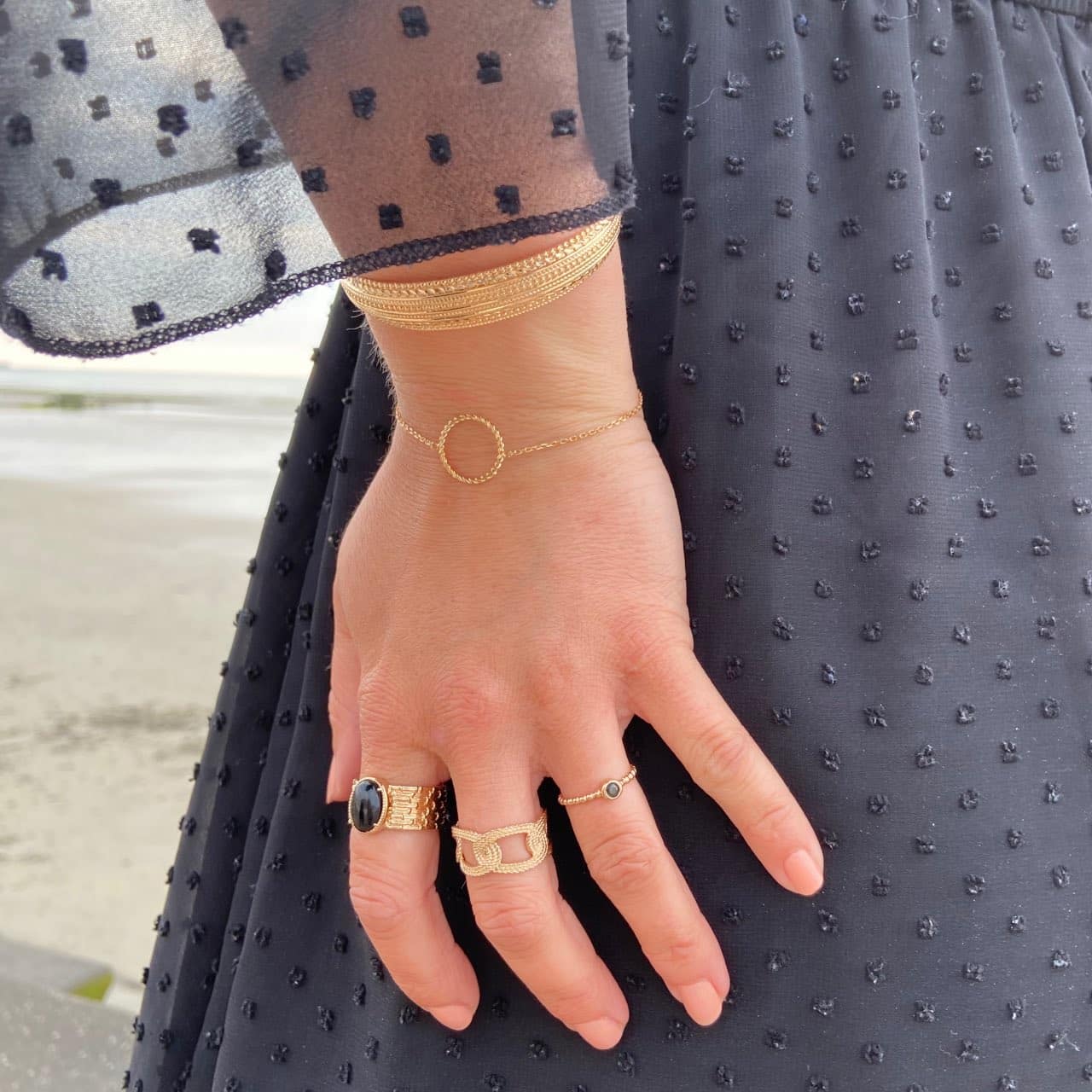 Bague en plaqué or perlé noire