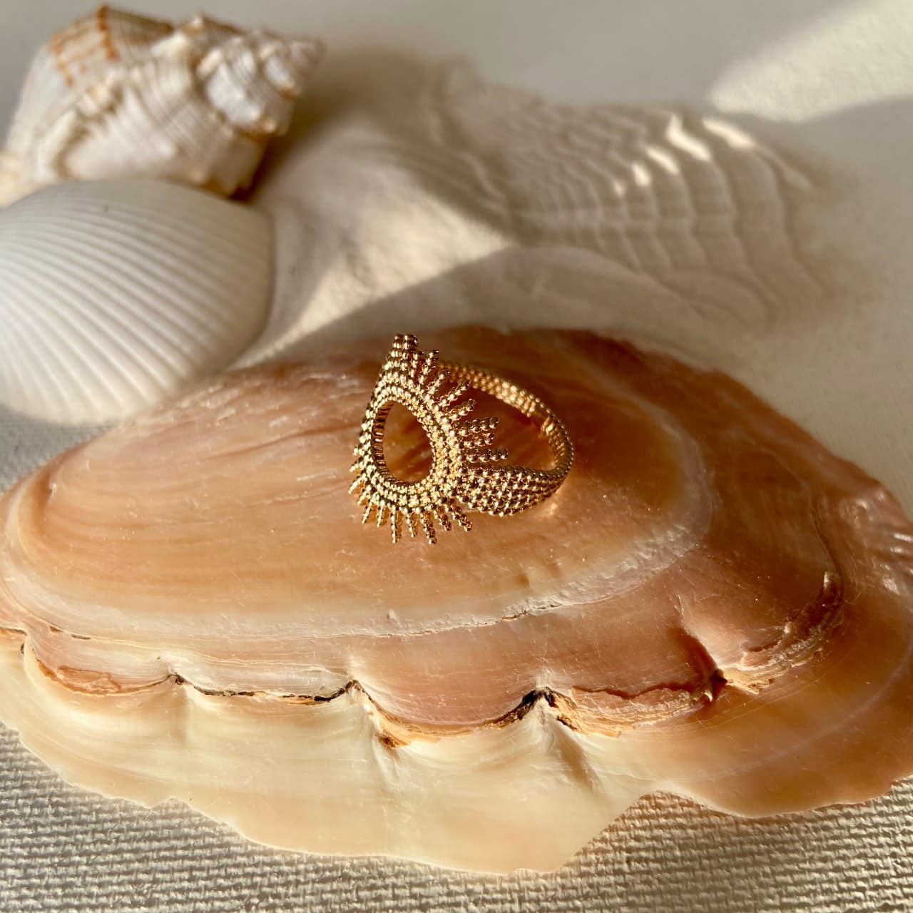 Bague soleil ajouré plaqué or