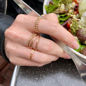 Gros plan bague 7 anneaux fins plaqué or
