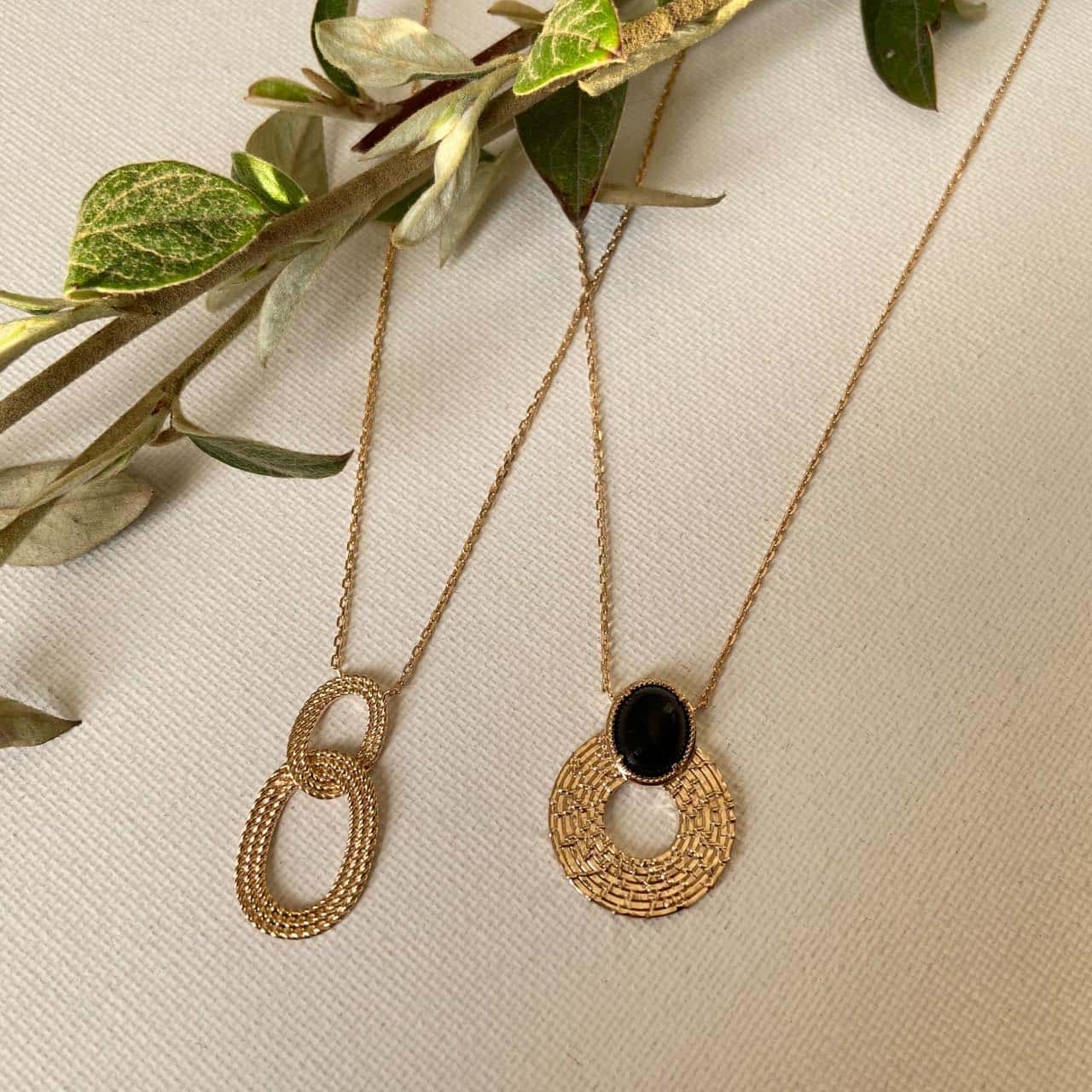 collier plaqué or agate noire