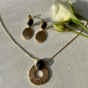 collier plaqué or agate noire