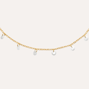 gros plan pampiges collier plaqué or