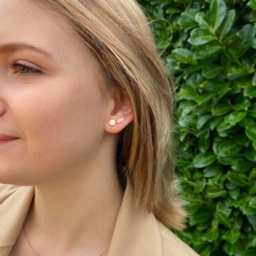 petites boucles d'oreilles en forme de plume plaqué or