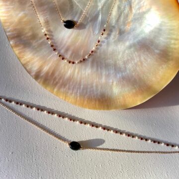 Composition de bijoux agate et perles noires