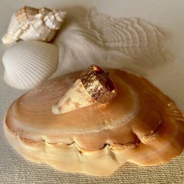 Large bague plaqué or anneau structuré