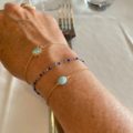 bracelet plaque or et perles bleues