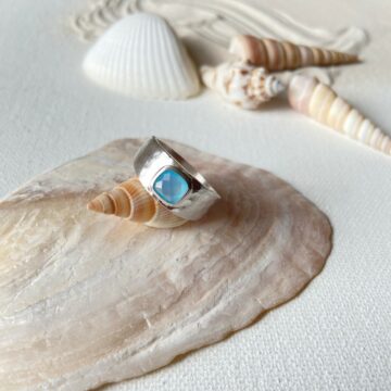 bague en argent martelé et agate bleue
