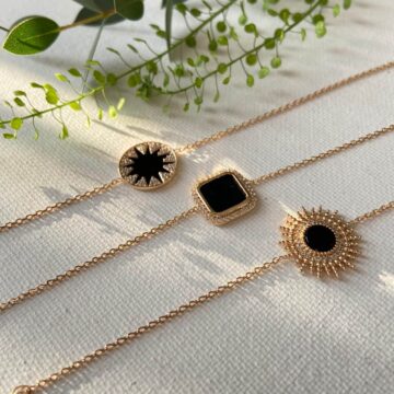 3 bracelets en plaqué or avec pierre agate noire