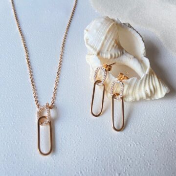 Collier et boucles plaqué or anneaux ovales et zirconiums