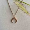 Collier croissant de lune plaqué or
