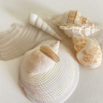 Large bague plaqué or ciselée