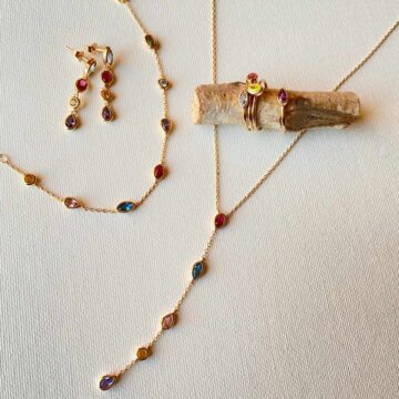 Collier plaqué or plongeant décolleté