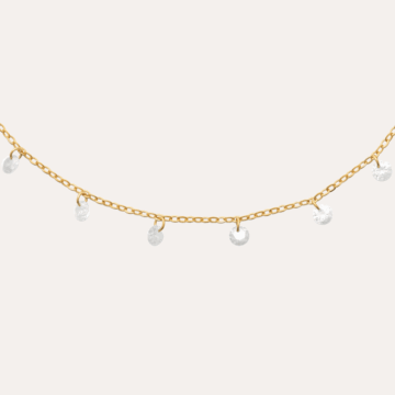 gros plan pampiges collier plaqué or